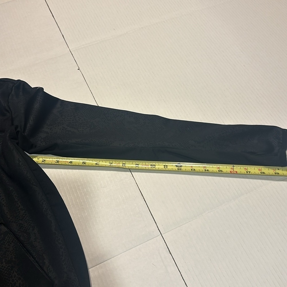 Nike black animal print hoodie therma fit zip up 2 front pockets & side pocket - Picture 5 of 12